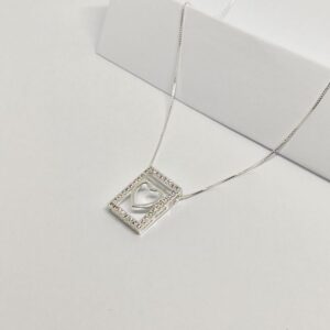 COLAR VENEZIANA COM PLAQUINHA CORAÇÃO VAZADO E ZIRCÔNIA